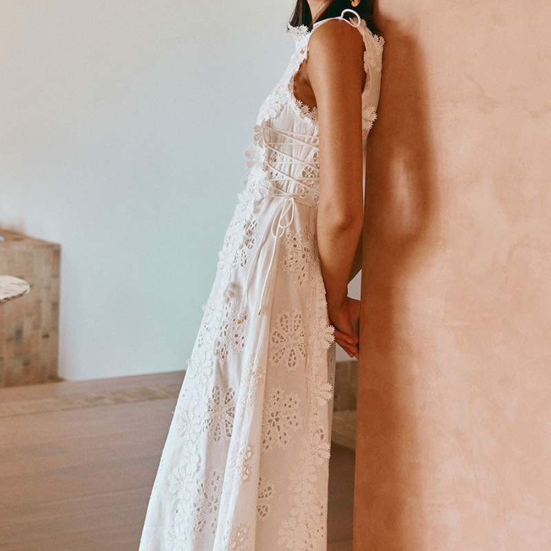 Denete™ | Kleita ar ziedu izšūtiem malām