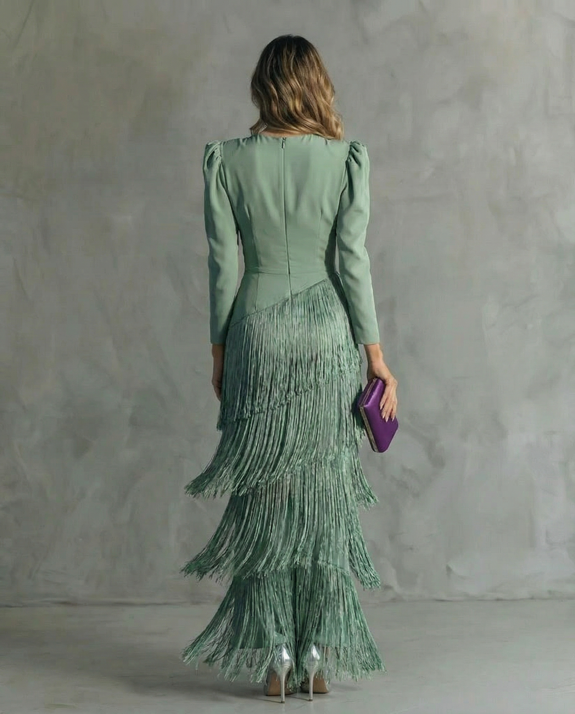 Skaidra™ — Eleganta sieviešu kleita ar bārkstīm uz piedurknēm